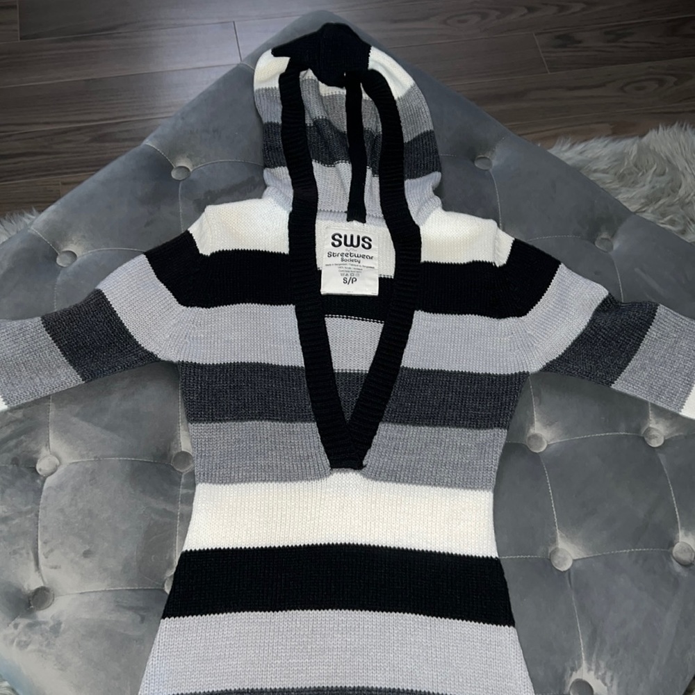 Sweater - Picture 2 of 2